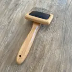 Fellbürste aus echtem Holz