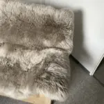 Merino Dekorfell 4-fach Weiß, Schwarz & Platin