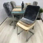 Quadratische Sitzauflage aus Merino Lammfell
