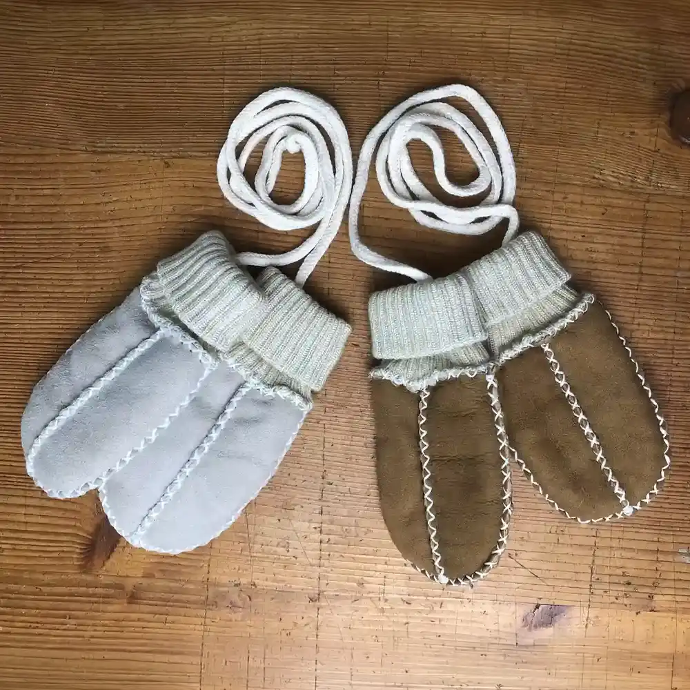 Babyhandschuhe aus Lammfell