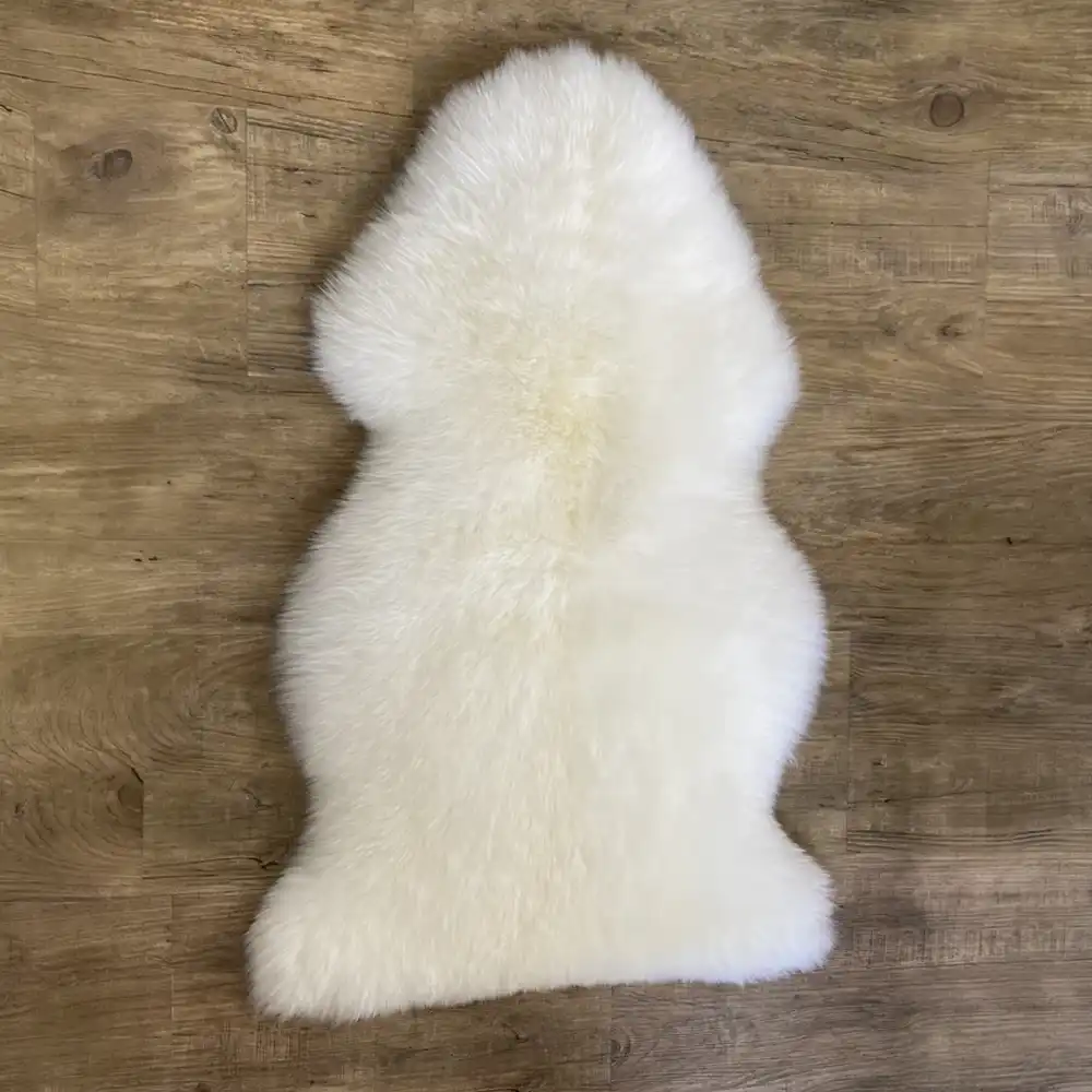 Schlichtes Merino Fell in Naturweiss